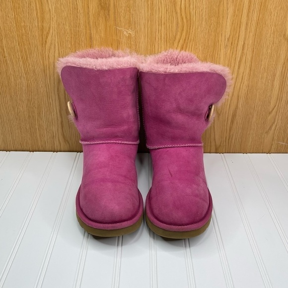 Ugg Boots Bailey Button Breast Cancer - Picture 2 of 10